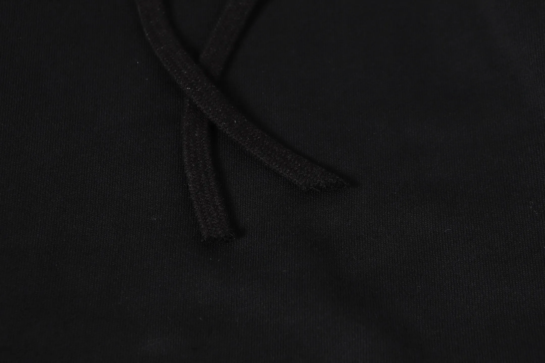 P240 3111 cross-border running quantity model, please do not place an order if you pursue quality - Chrome Hearts/Chrome Hearts Horseshoe Sanskrit printed hooded sweatshirt - High weight, high density and high quality. The wool is soft, delicate and skin-friendly. It feels soft and silky. It has excellent warmth and skin-friendly properties. - Custom-woven and custom-dyed, no color difference. No matter the fabric or workmanship details, it beats the ordinary version on the market. -Colour: black -Size: S M L XL